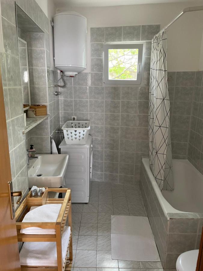 Holiday Home Cesarica Karlobag Extérieur photo