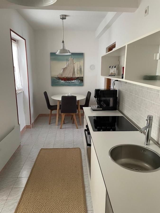 Holiday Home Cesarica Karlobag Extérieur photo