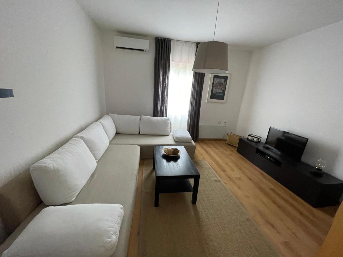 Holiday Home Cesarica Karlobag Extérieur photo