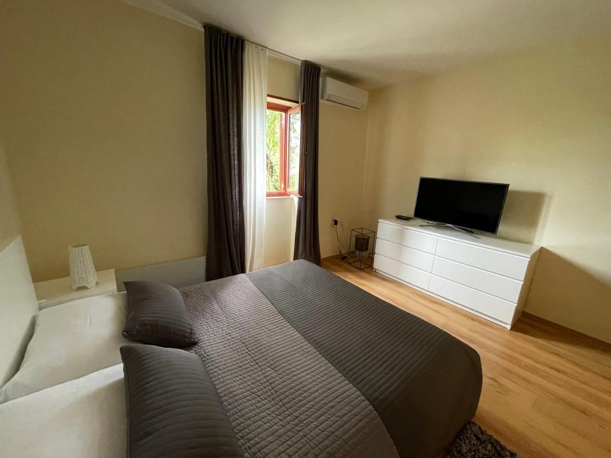 Holiday Home Cesarica Karlobag Extérieur photo