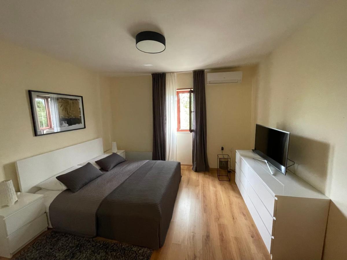 Holiday Home Cesarica Karlobag Extérieur photo