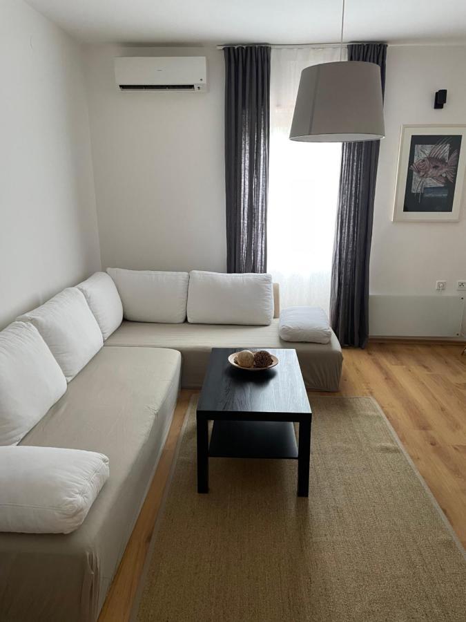 Holiday Home Cesarica Karlobag Extérieur photo