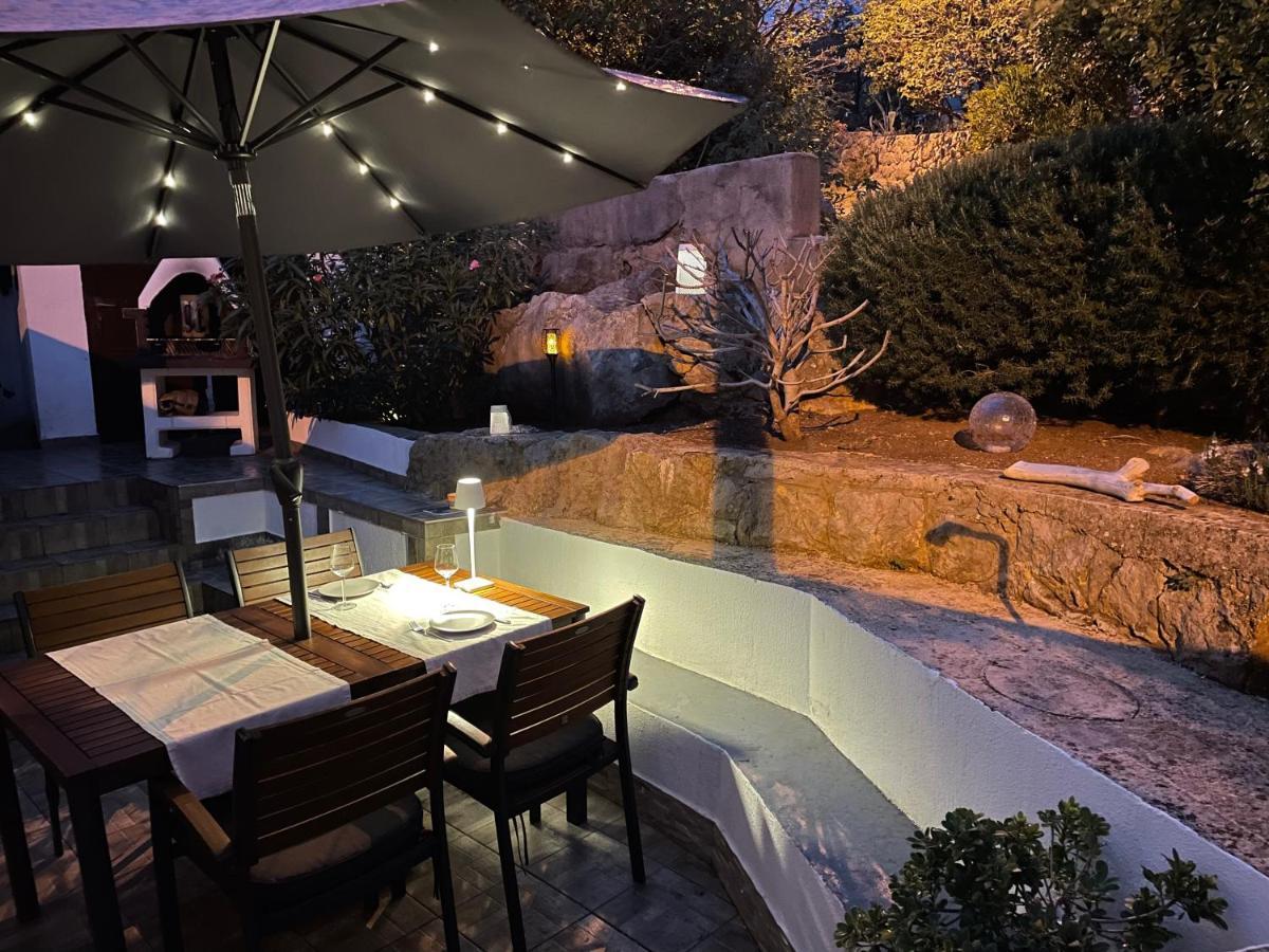 Holiday Home Cesarica Karlobag Extérieur photo